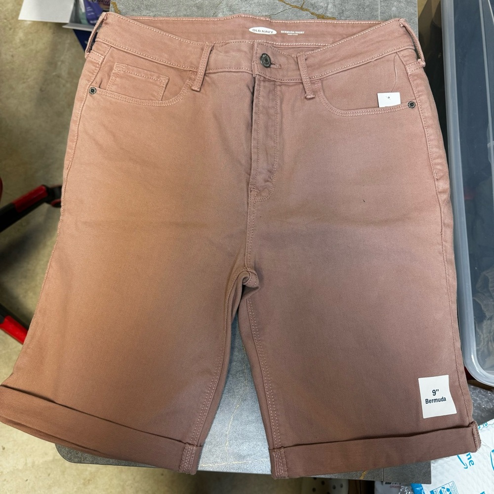 Old Navy Women’s Bermuda Shorts (Size 12)